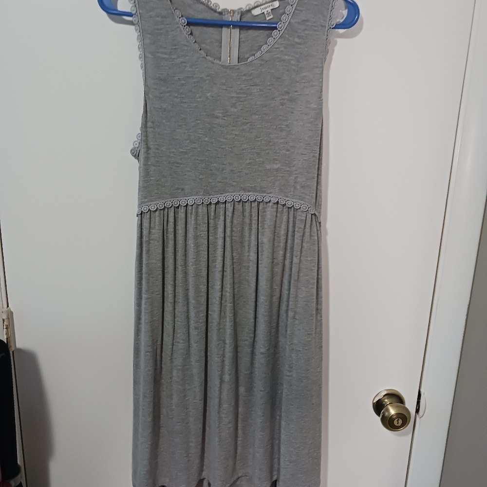 women's Jodify  sleeveless summer dress, size medium, color gray